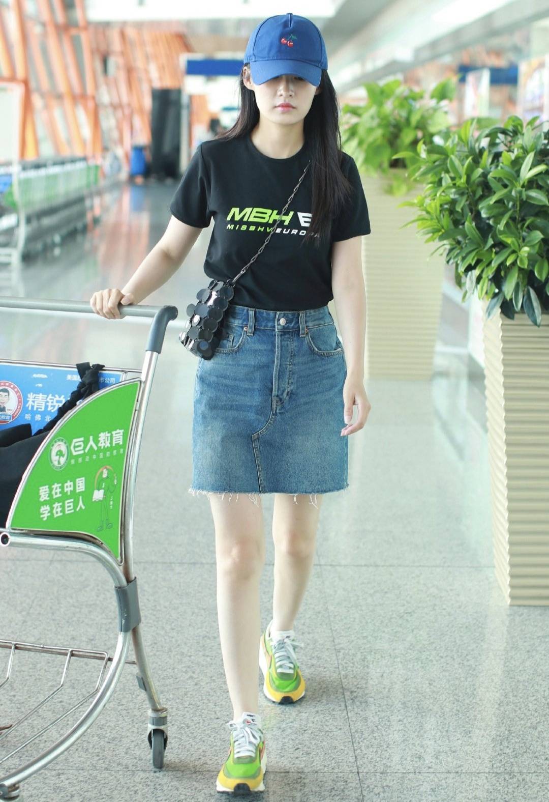 牛仔外套搭配牛仔裙好看技巧 84bef266137748699e1c6daa1ca921c0.jpeg