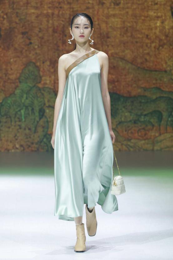 谭松韵|李荣浩、李宇春、谭松韵亮相百丽国际时尚欢聚盛典,秋冬新品惊艳众人!