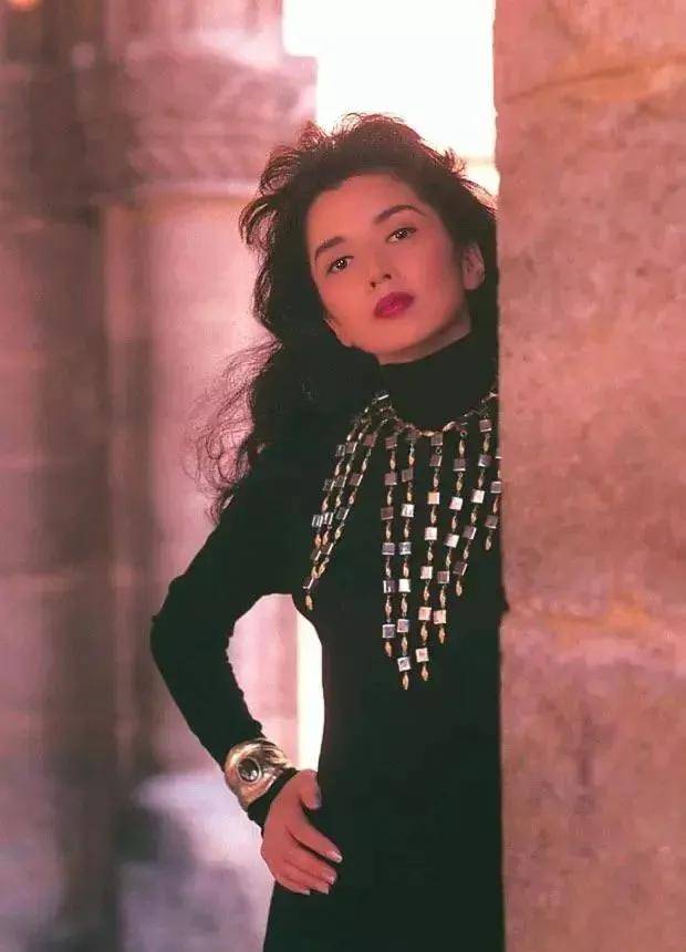 美少女|吊打鞠婧祎的真·四千年美少女，这方脸却甜到极致的美貌是开挂了吧！