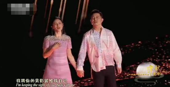 太搞笑!沙溢晚会衬衫被网友怀疑系错扣子