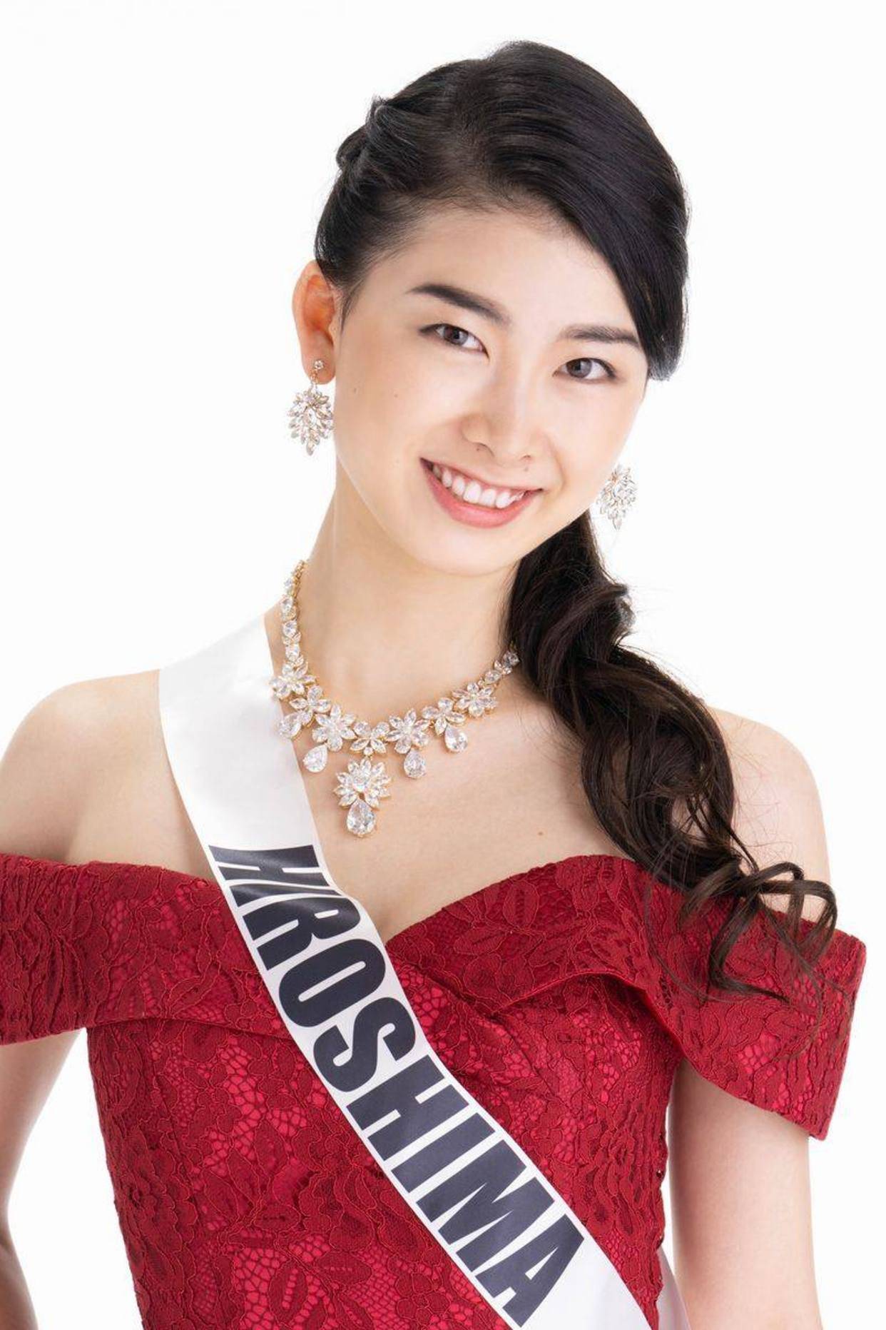 山口县代表 高桥沙也香(23岁.大阪府代表 米田彩杏兰(23岁.