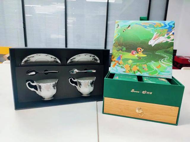 礼盒|开箱大赏，这届互联网月饼行不行？