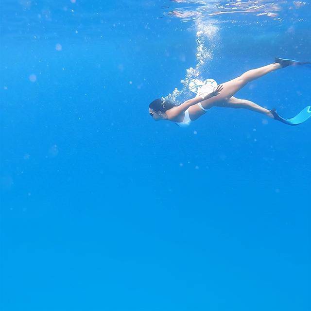 身材|罗太太乔治娜不仅炫富还爱秀身材，大长腿放洗手台上真撩人