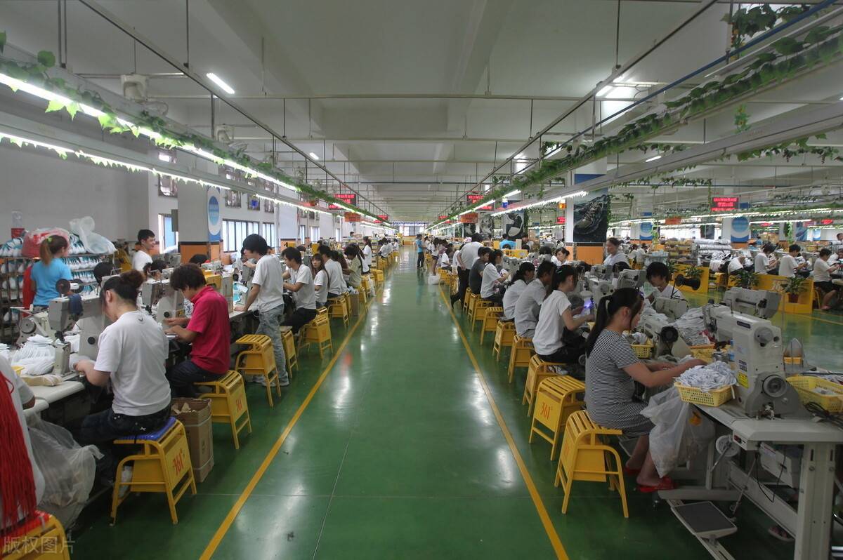 特步|比肩李宁特步，一年斥资5.57亿广告费，如今一代鞋王跌落神坛