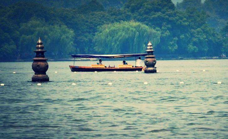 为什么叫三潭印月简介 b03bbab57ff4495ab70c7f4bdaca508f.jpeg