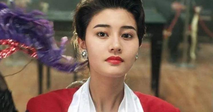 鞠婧祎|孔雪儿1:1抄袭鞠婧祎的心机？！果然贵圈女明星都逃不过这条路…