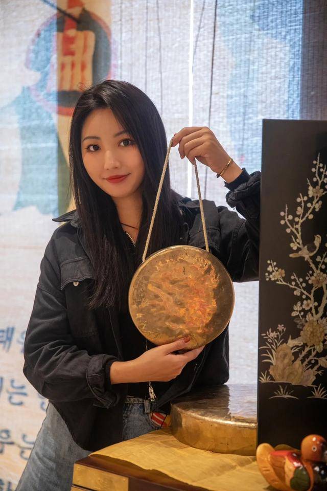 花图缘|竟然是在“石头”上烤?火了三年的韩式烤肉