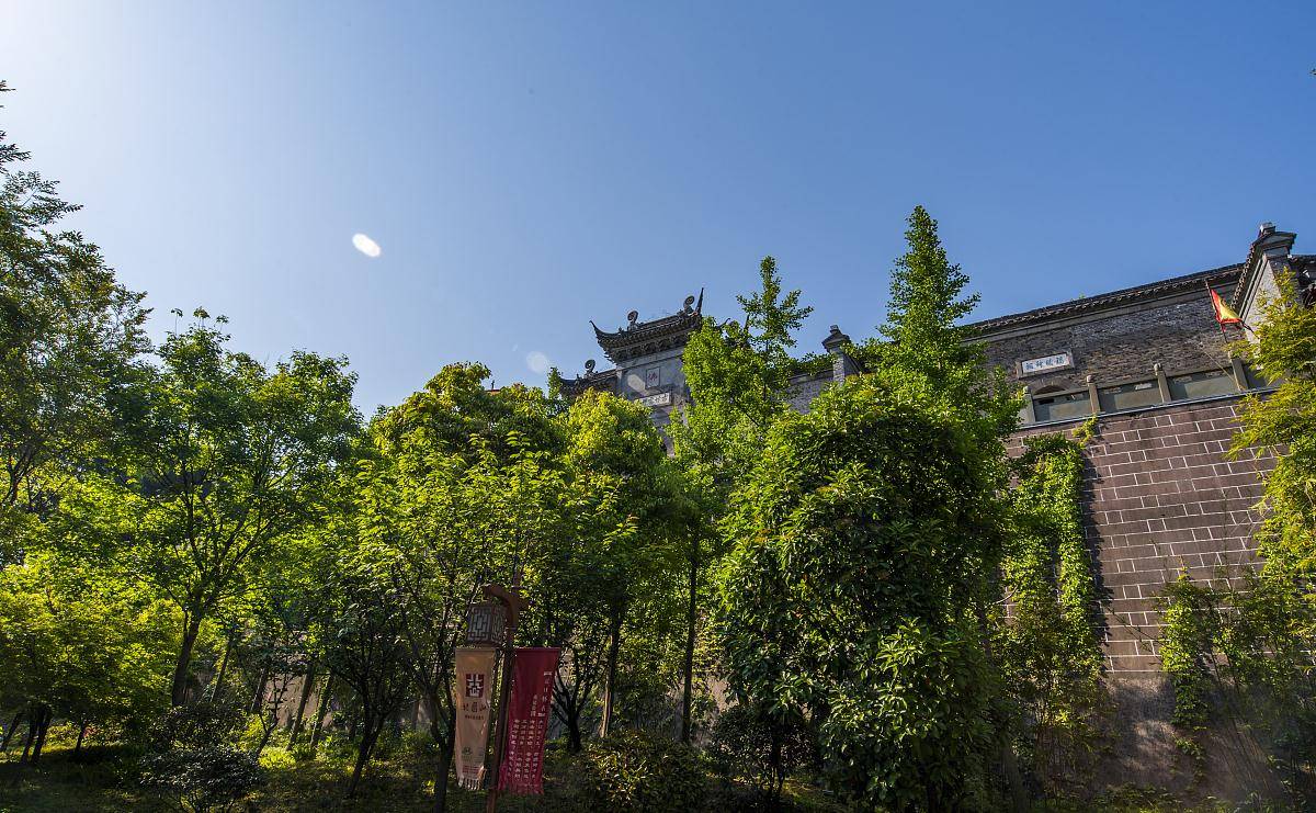 省份GDP破十万亿_江苏gdp破10万亿图片(2)