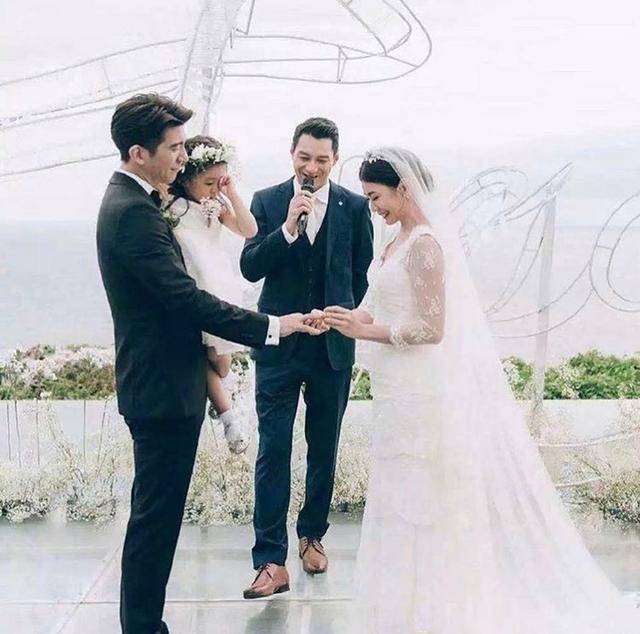 贾静雯|原创修杰楷变奶爸陪女儿荡秋千，咘咘波妞女汉子画风活泼好动