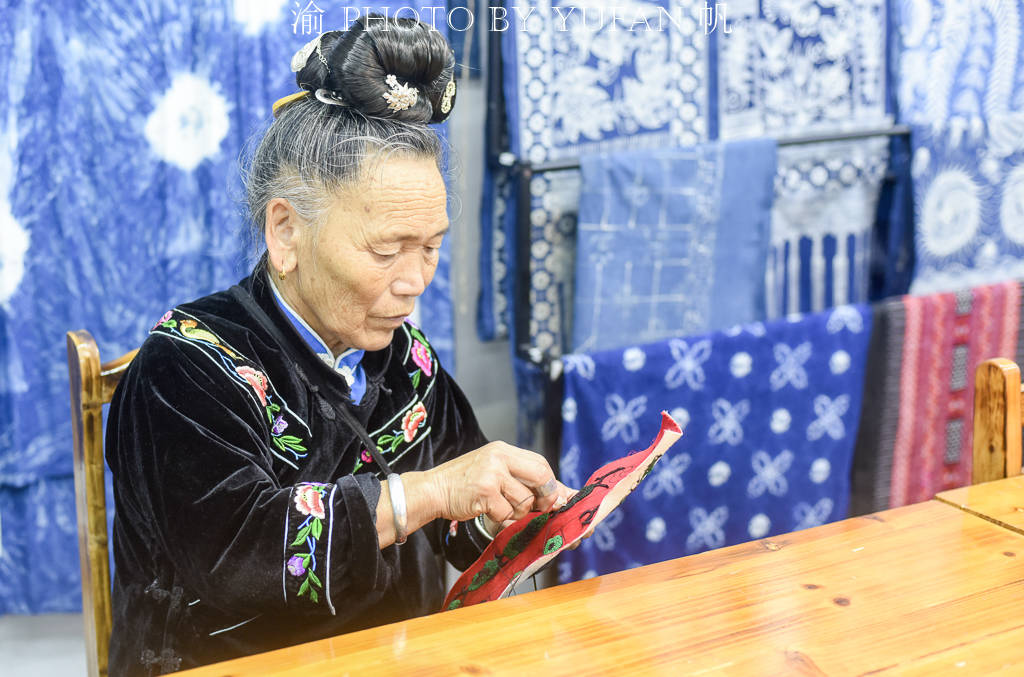 旅途中遇上下雨怎么办？这份雨中游苗寨的攻略请收好，超级实用