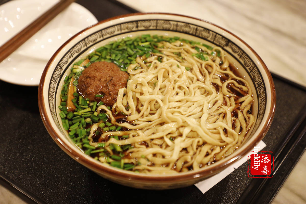 去镇江吃了这四家最有代表性的网红面馆，基本也就成了镇江锅盖面的全科生