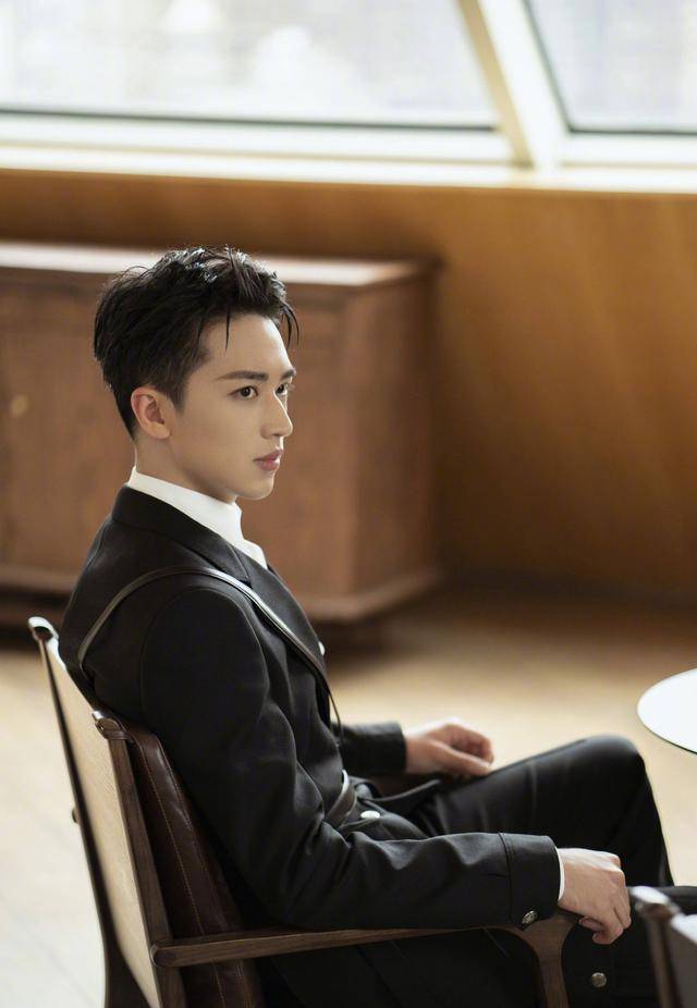 资源|原创她是公认的白富美，资源曾让人眼红，如今却连番位也不保了