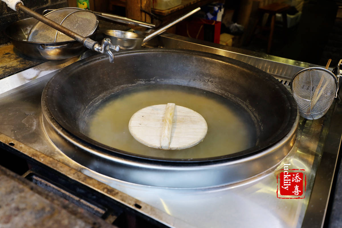 去镇江吃了这四家最有代表性的网红面馆，基本也就成了镇江锅盖面的全科生