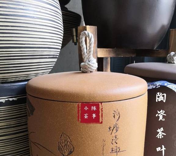 紫砂|存了两年的白茶，还能喝吗？在紫砂罐里