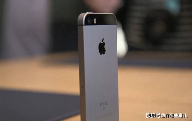 iPhone|标配双摄 性价比更高的5G版iPhone SE值得入手吗？