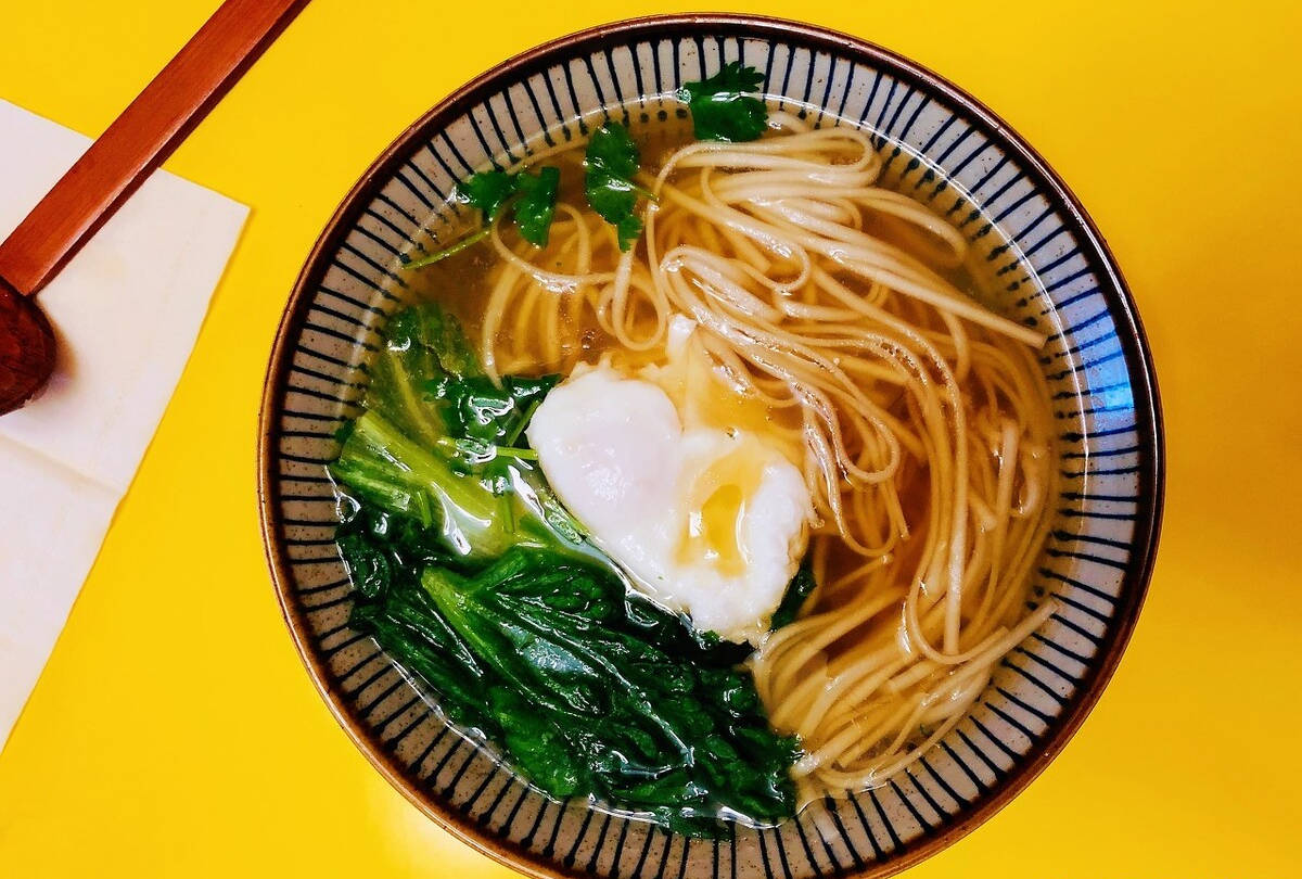 秋风中的一碗清汤面,家常的味道最温暖,上班族10分钟快手美食