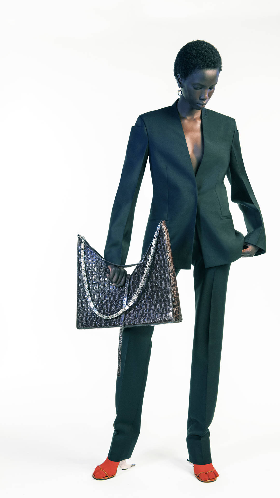 消息资讯|纪梵希全新发布2021春夏男女装成衣系列