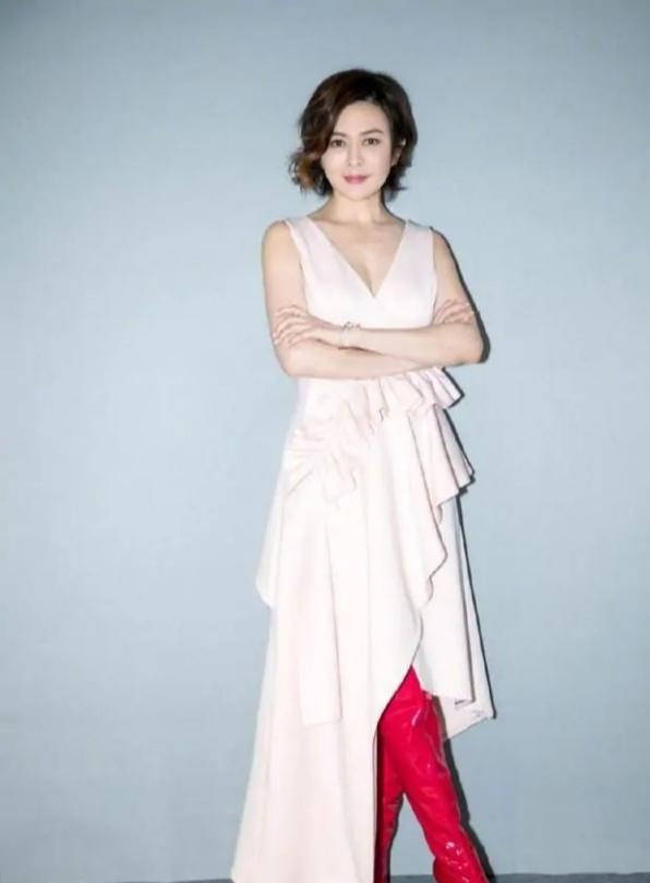 年轻美貌|58岁关之琳真不会老！生图照样肤白貌美气质佳，年轻美貌太罕见