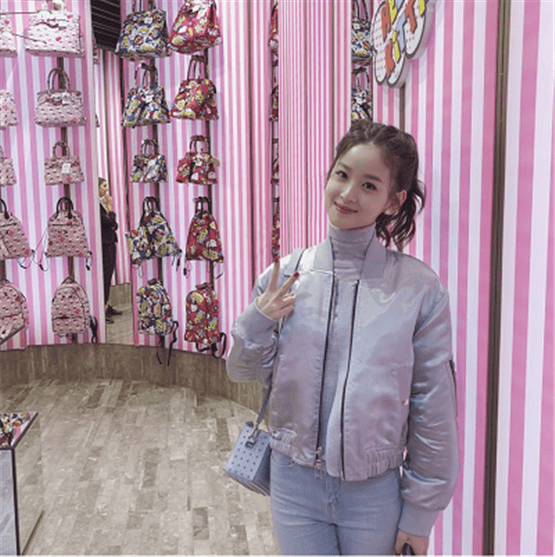 章泽天|被曝作弊挂科 章泽天维权要300万