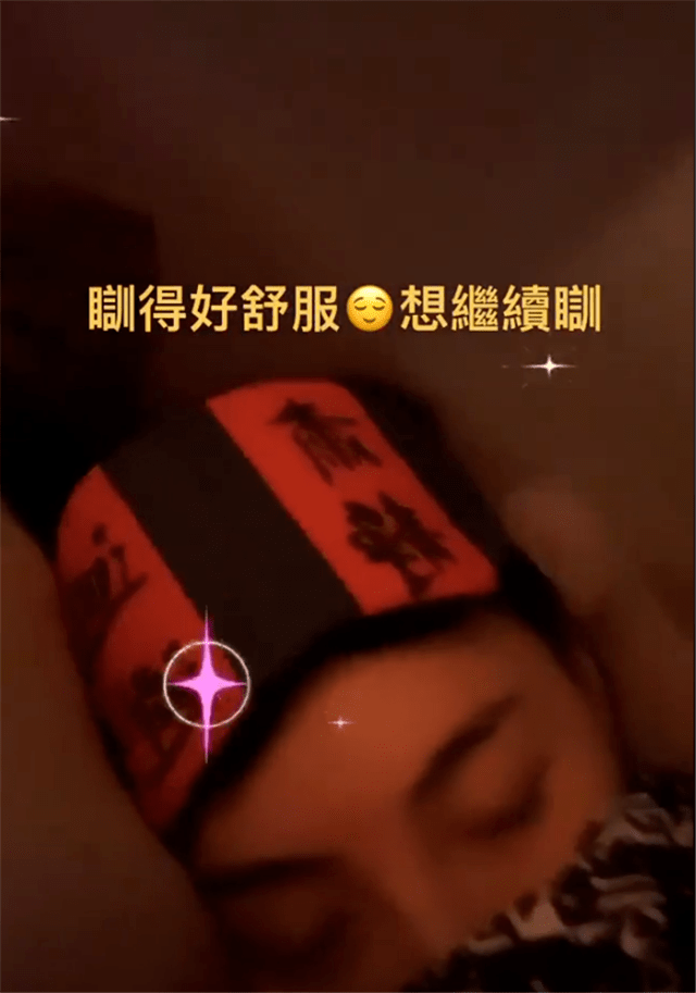 张柏芝晒自拍照显憔悴,隔离半个月太想念小儿子