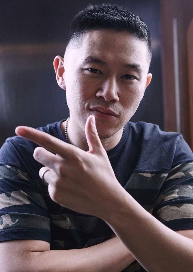 消息资讯|原创《中国有嘻哈》28岁歌手法老与17岁女高中生恋爱?本人发文回应了