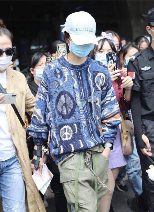 蒜头|原创张雨绮机场被送蒜头，盘点琦姐收到的礼物，开创各种先河