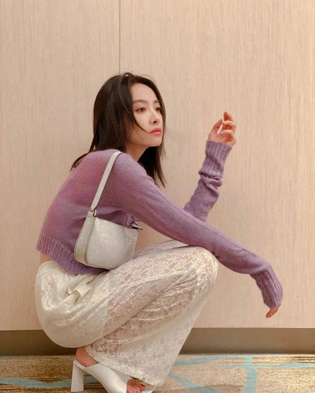 款式|网红明星针织衫穿搭，正确开启秋天模式！