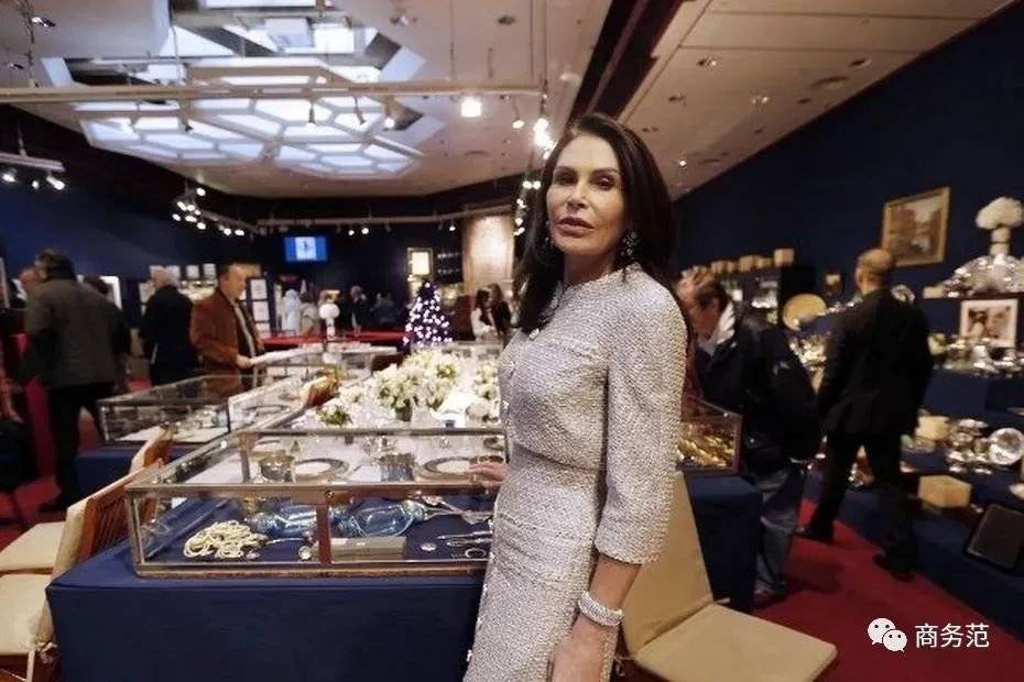 Mouna|全世界最阔绰太太:买别墅放1万件高定、10亿珠宝…