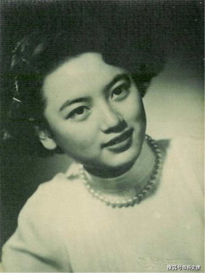 1/ 12 一组石慧老照片,一张她今天的样子,回忆当年香港银幕的绝色佳人