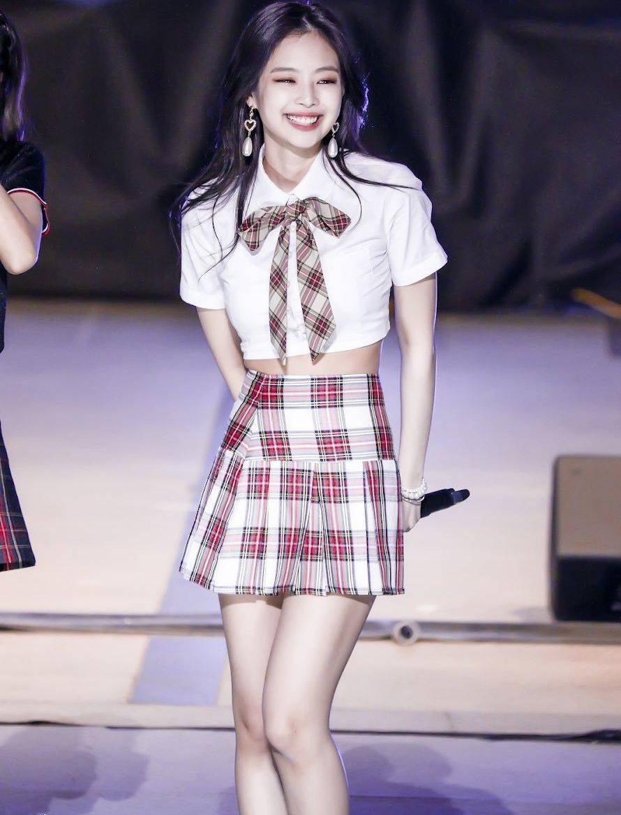 造型|半年500个热搜，这次护士造型又大秀MV，韩国YG娱乐就那么想火？