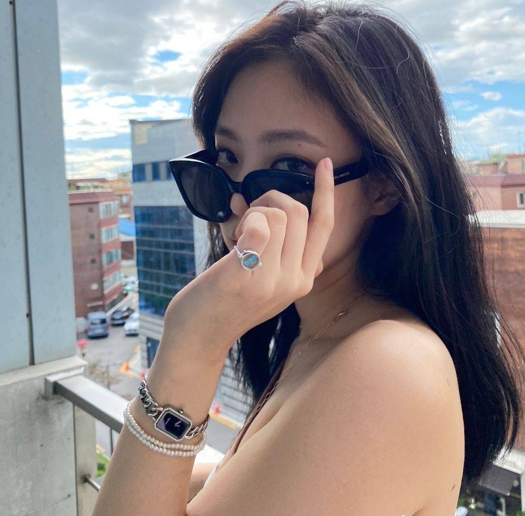 造型|半年500个热搜，这次护士造型又大秀MV，韩国YG娱乐就那么想火？