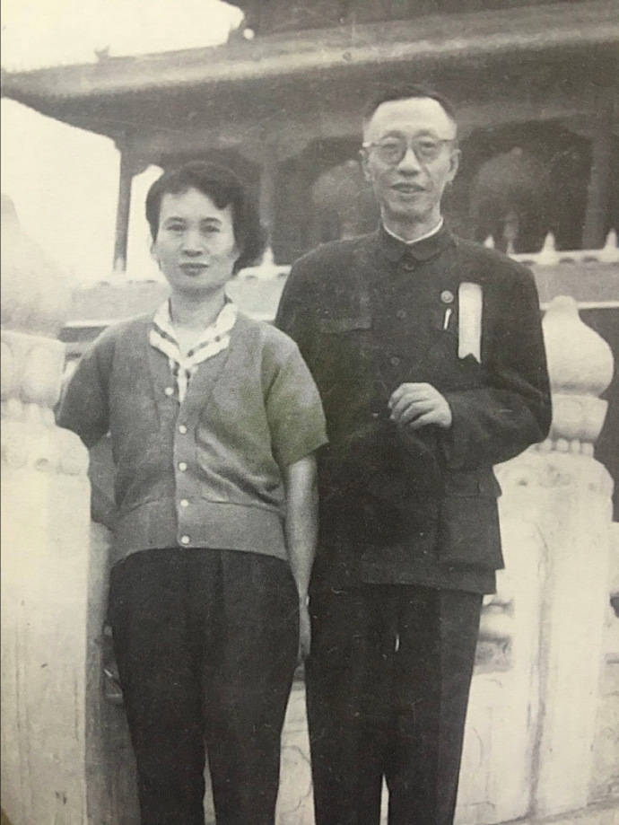 工作|1966年后，溥仪扫厕所时犯了错，他下跪道歉