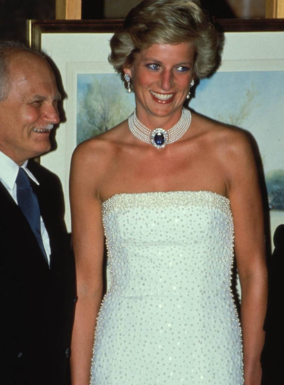 经典|戴安娜穿搭已成经典！离世22年依然时髦气质，名副其实的时尚偶像