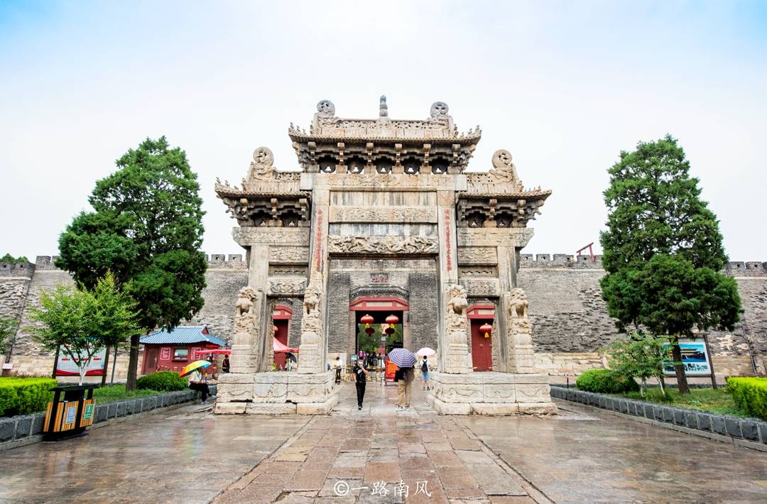 建筑|泰山下唯一皇宫式建筑,和北京故宫齐名,共有六位皇帝来此封禅