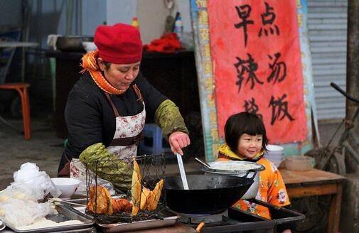 小伟|爸妈不要大意，三种“毒早餐”不要再喂娃3岁孩子脾胃弱难长个