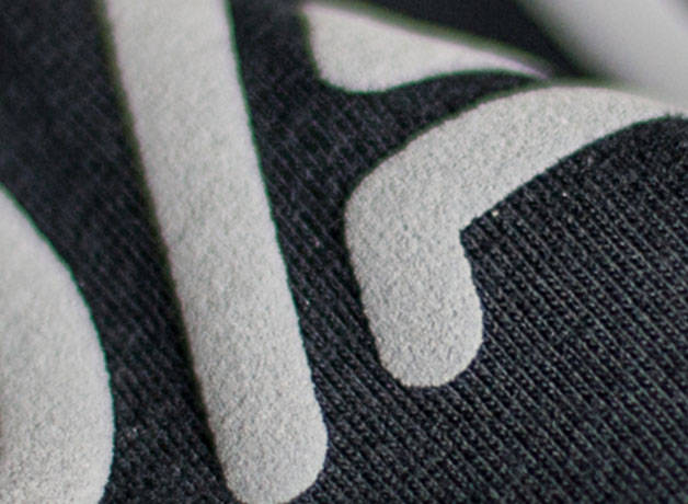 工艺|周年纪念T恤，简单的图案遇上特殊工艺也能眼前一亮