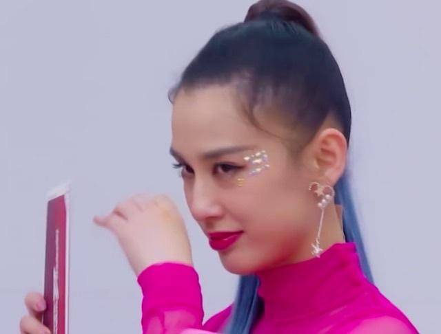 表情|原创黄圣依回应“浪姐”冷眼看伊能静，称被过度解读，不料好姐妹拆台