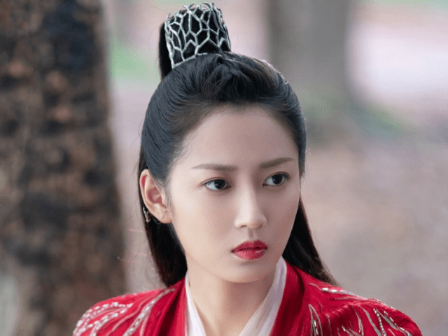 造型|现古装造型磨皮过度，怀念以前满头珠花簪子，整容脸hold不住