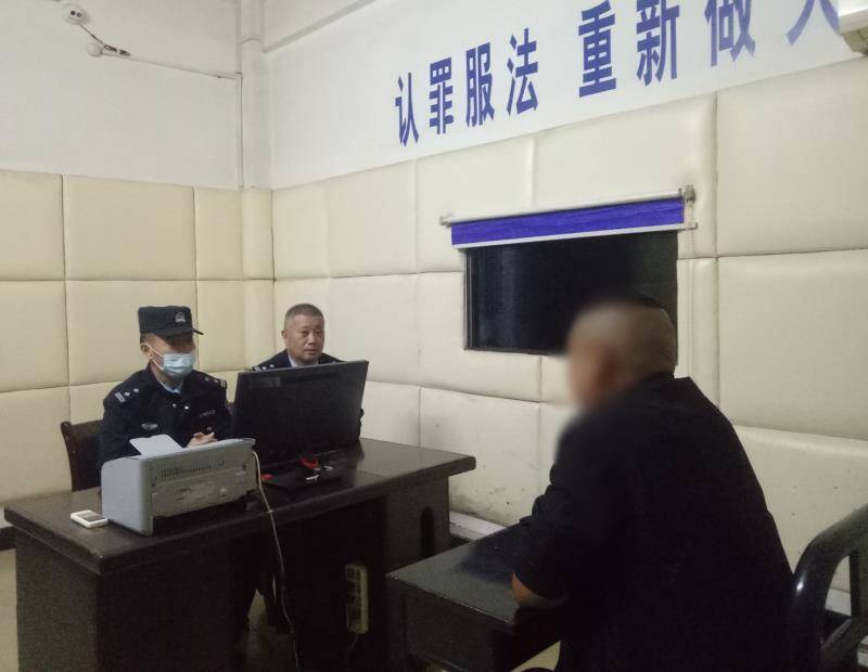 醉汉持打火机扬言引爆煤气罐炸加油站 武穴警方