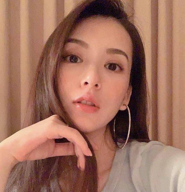 方媛最近的现状 8aee87d42b4a4416855c43bbaf2cb42f.jpeg