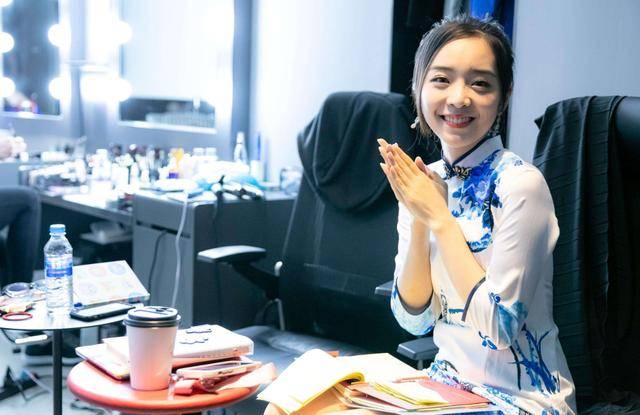 观众|原创?FNC欧成凌晨发中文推特疑似官宣，搂着余霜十分甜蜜！直冲上热搜