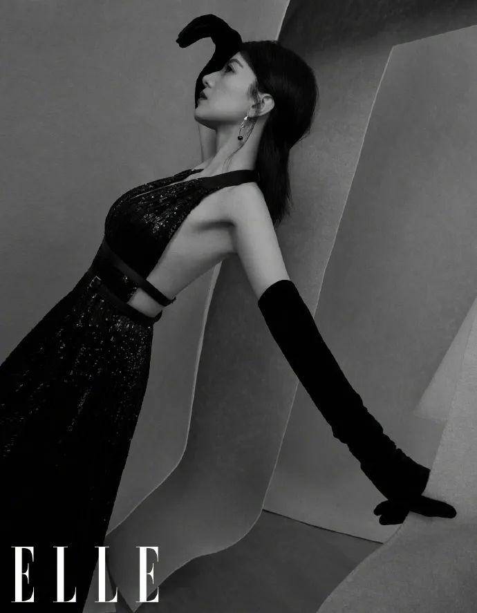 凹凸|高圆圆写真魔鬼身段凹凸有致,腰间雪白肌肤美到发光