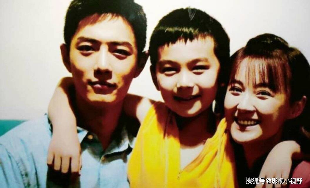 两人的儿子正是电视剧《以家人之名》中的小时候的