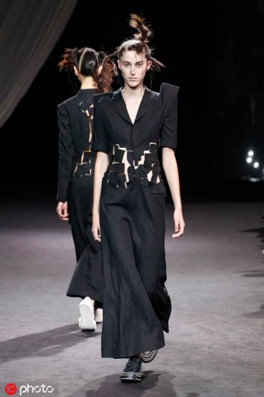 All|全黑穿搭不单调？这3个方法刘雯要和你聊一聊！