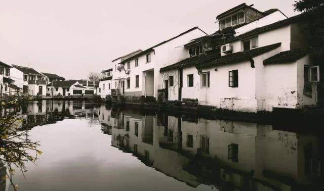 苏州gdp2万亿超过省份_苏州是哪个省份(3)