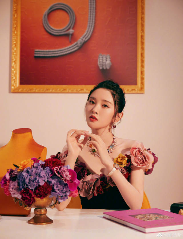 张若昀|唐艺昕产后首秀尽显女人味，窈窕身材抢镜，张若昀双重表白超甜蜜