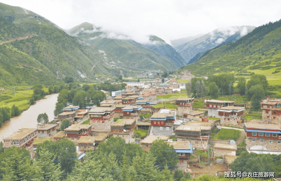 地区,相传是格萨尔王的大将上岭八部首领—色尔哇·尼崩达雅的领地