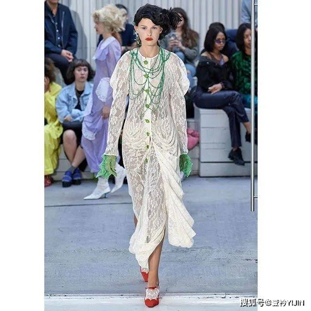 女性|新锐品牌yuhan wang国内首秀 | 极致的浪漫主义,拥抱女性的柔软力量