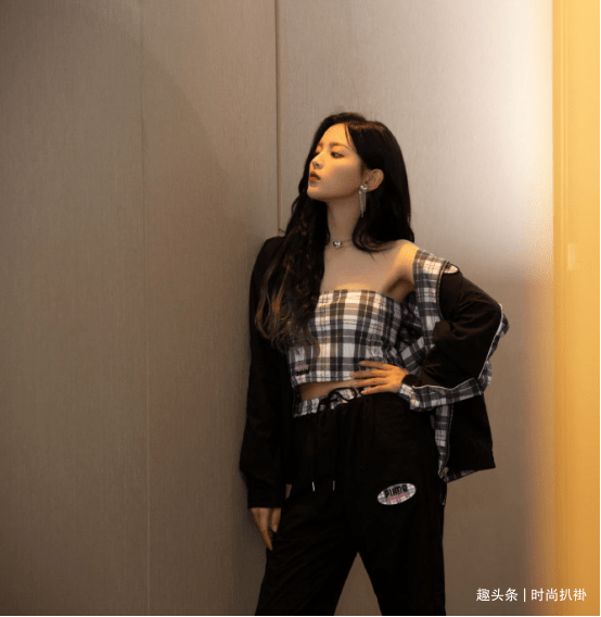 服装|杨超越的百变风格真是绝了！玩转各色服装搭配，看上去可盐又可甜