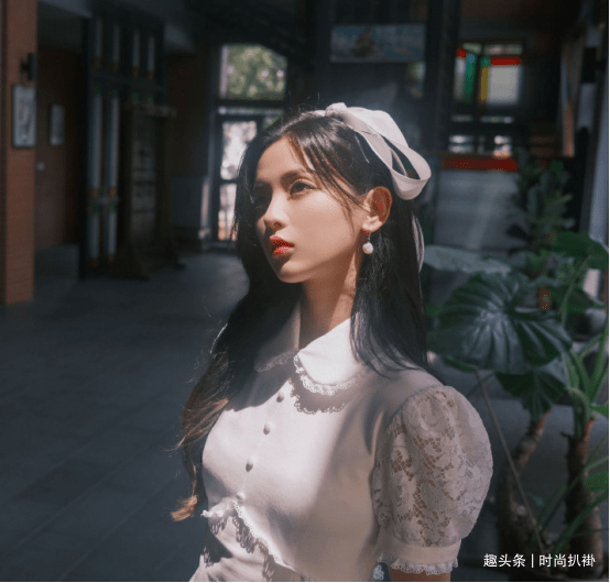 服装|杨超越的百变风格真是绝了！玩转各色服装搭配，看上去可盐又可甜